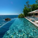 Piscine à débordement